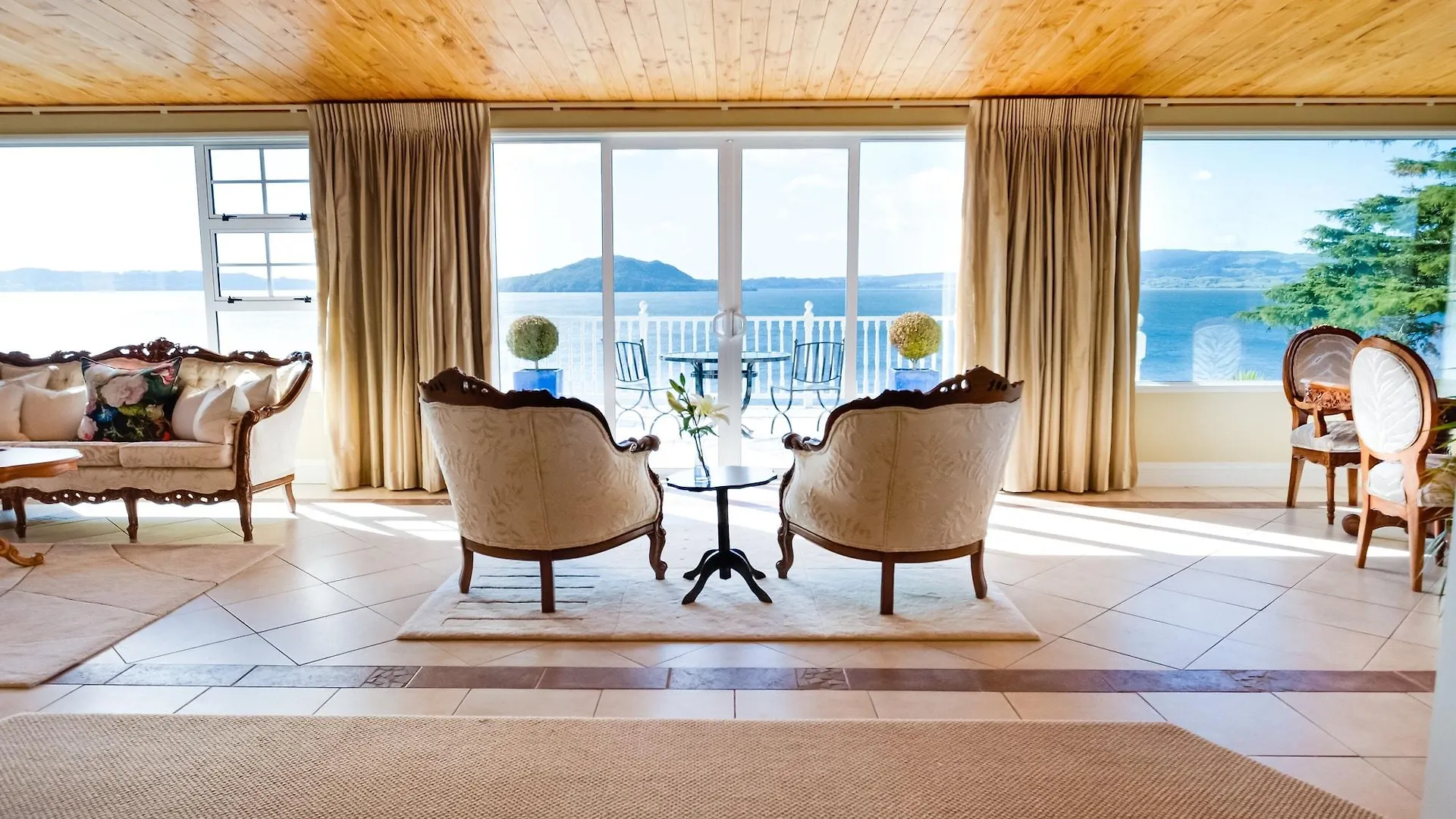 Resort On The Point - Lake Rotorua