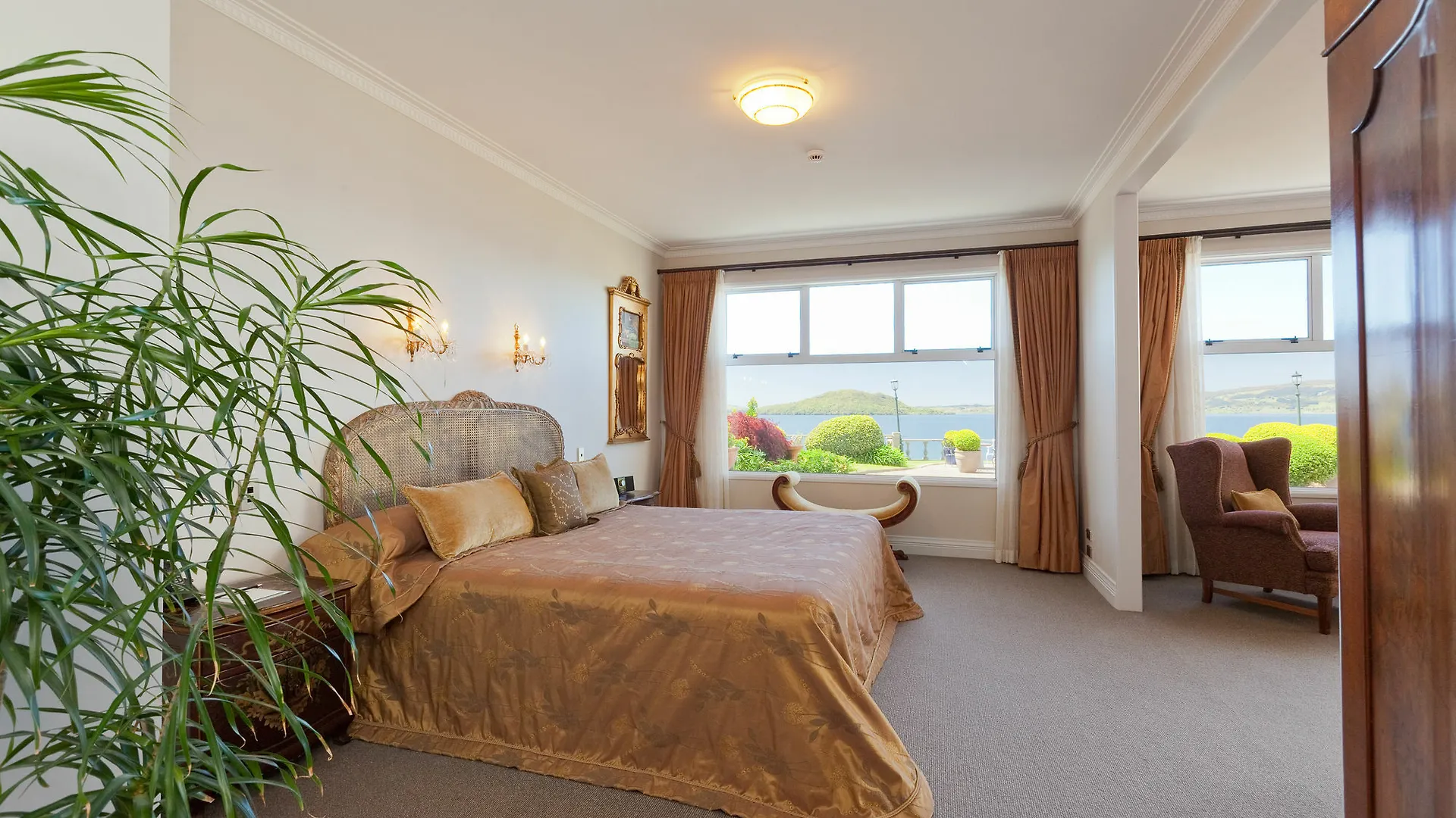 On The Point - Lake Rotorua Resort